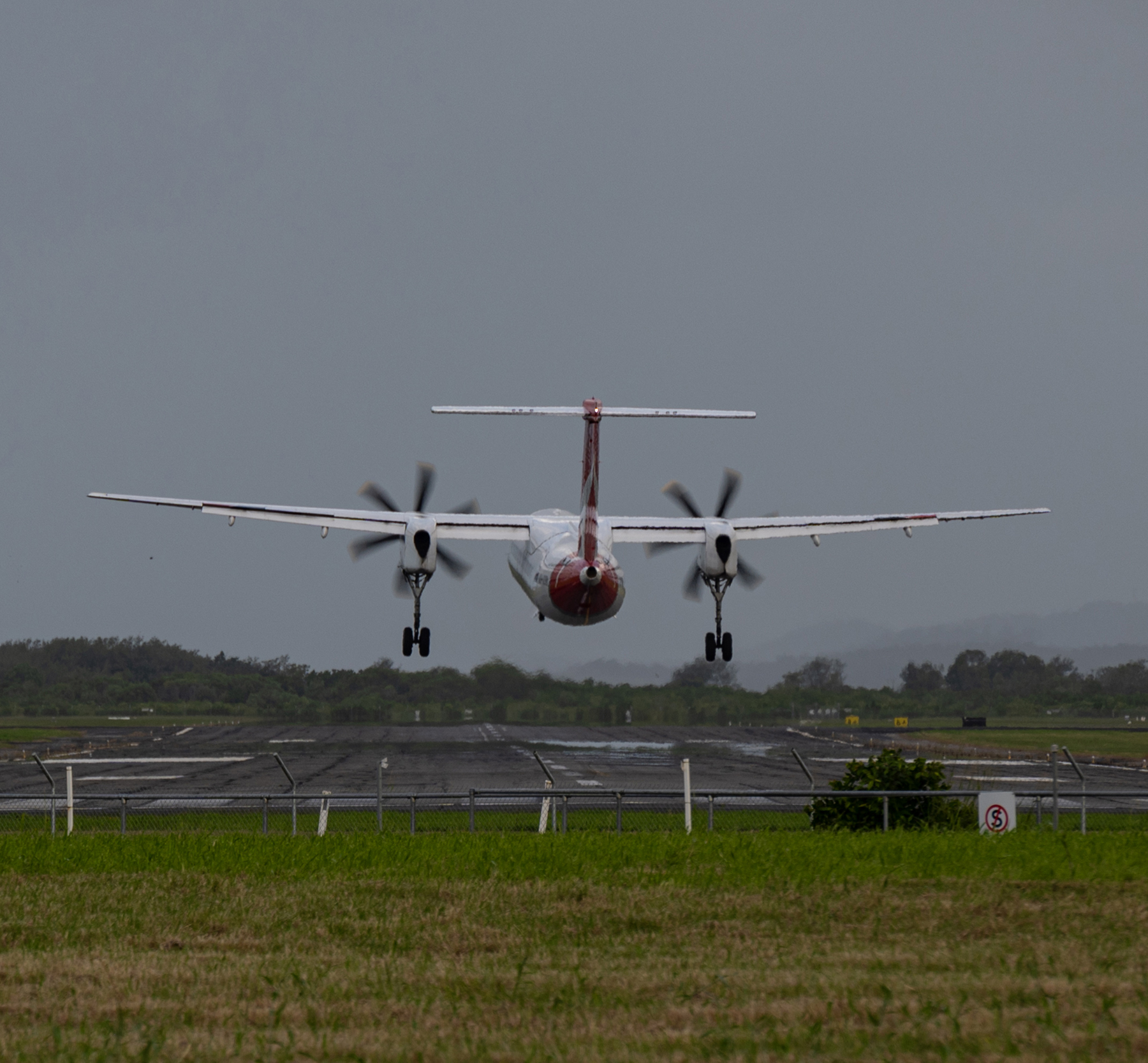 Dash 8 flare